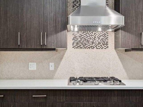 2117 51 Avenue Sw, Calgary, AB - Indoor