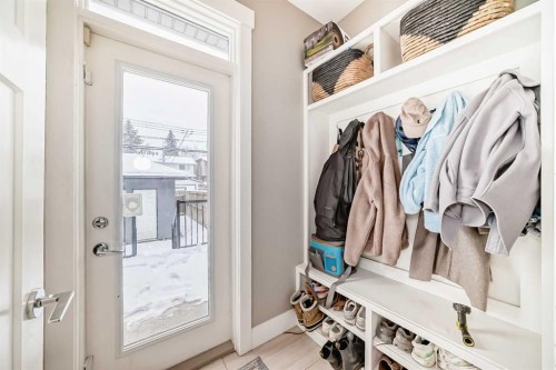 2117 51 Avenue Sw, Calgary, AB - Indoor