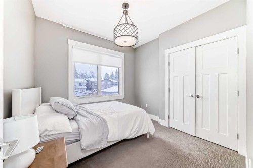 2117 51 Avenue Sw, Calgary, AB - Indoor Photo Showing Bedroom