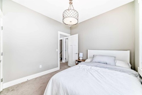 2117 51 Avenue Sw, Calgary, AB - Indoor Photo Showing Bedroom