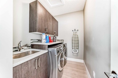 2117 51 Avenue Sw, Calgary, AB - Indoor Photo Showing Laundry Room