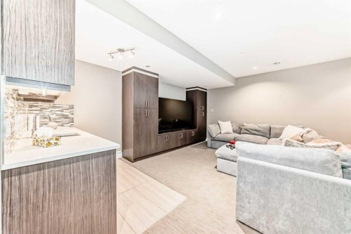 2117 51 Avenue Sw, Calgary, AB - Indoor