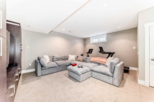 2117 51 Avenue Sw, Calgary, AB - Indoor