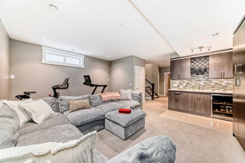 2117 51 Avenue Sw, Calgary, AB - Indoor