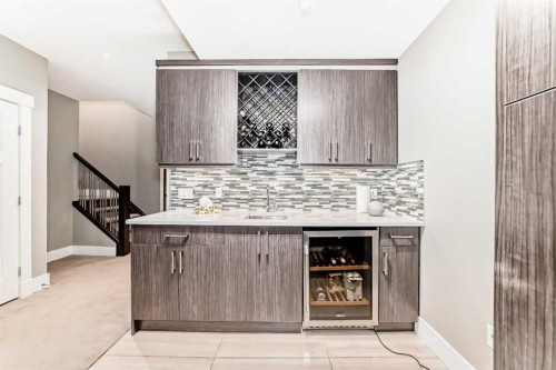 2117 51 Avenue Sw, Calgary, AB - Indoor