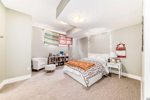 2117 51 Avenue Sw, Calgary, AB - Indoor Photo Showing Bedroom
