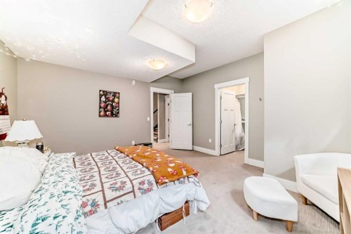 2117 51 Avenue Sw, Calgary, AB - Indoor Photo Showing Bedroom