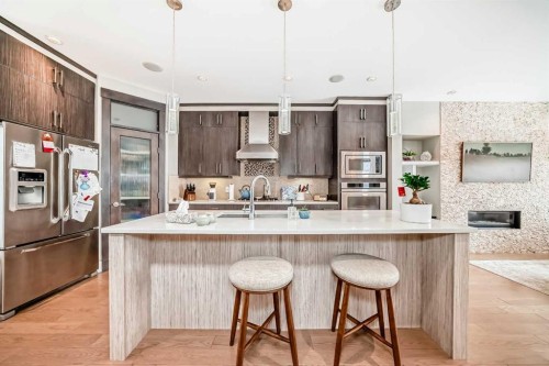 2117 51 Avenue Sw, Calgary, AB - Indoor Photo Showing Kitchen With Upgraded Kitchen