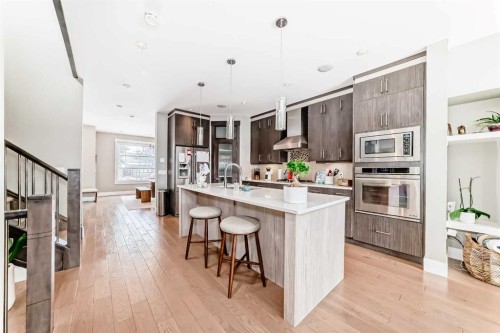 2117 51 Avenue Sw, Calgary, AB - Indoor Photo Showing Kitchen With Upgraded Kitchen