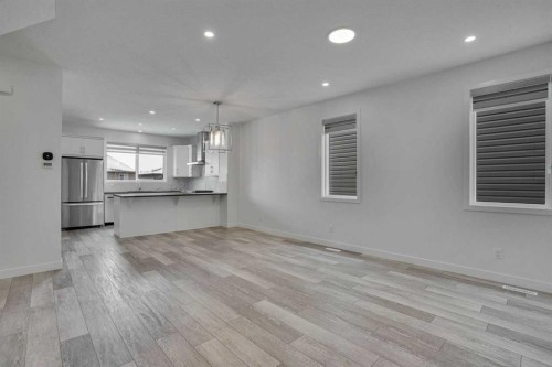 26 Amblehurst Path Nw, Calgary, AB - Indoor Photo Showing Kitchen