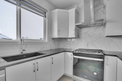 26 Amblehurst Path Nw, Calgary, AB - Indoor Photo Showing Kitchen