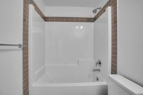 26 Amblehurst Path Nw, Calgary, AB - Indoor Photo Showing Bathroom