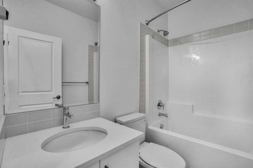 26 Amblehurst Path Nw, Calgary, AB - Indoor Photo Showing Bathroom