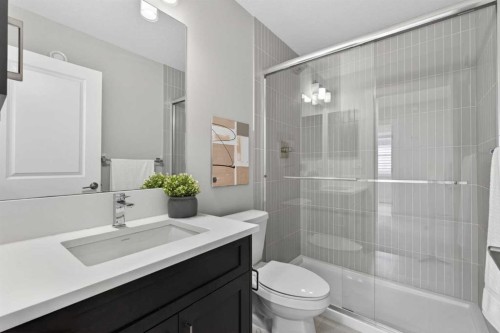 31 Herron Rise Ne, Calgary, AB - Indoor Photo Showing Bathroom