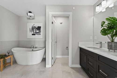31 Herron Rise Ne, Calgary, AB - Indoor Photo Showing Bathroom