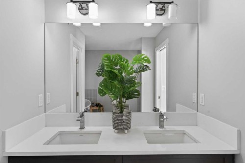 31 Herron Rise Ne, Calgary, AB - Indoor Photo Showing Bathroom