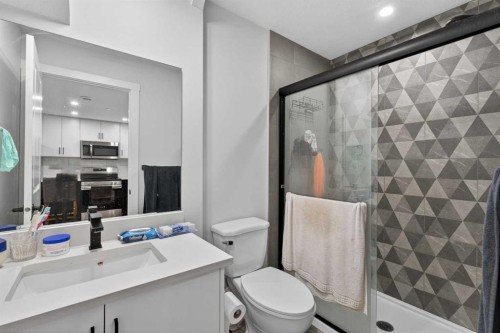 31 Herron Rise Ne, Calgary, AB - Indoor Photo Showing Bathroom