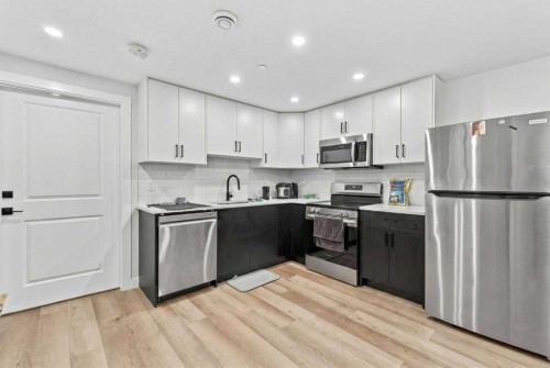 31 Herron Rise Ne, Calgary, AB - Indoor Photo Showing Kitchen