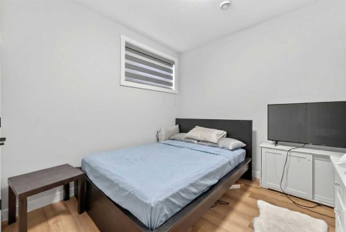 31 Herron Rise Ne, Calgary, AB - Indoor Photo Showing Bedroom
