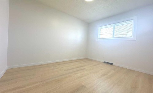 3229 19 Avenue Se, Calgary, AB - Indoor Photo Showing Other Room