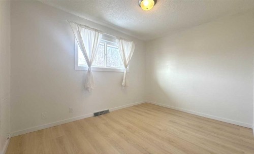 3229 19 Avenue Se, Calgary, AB - Indoor Photo Showing Other Room