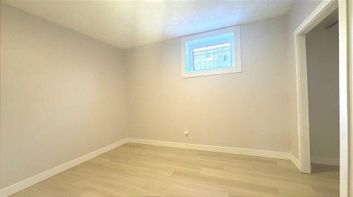 3229 19 Avenue Se, Calgary, AB - Indoor Photo Showing Other Room
