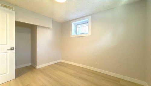 3229 19 Avenue Se, Calgary, AB - Indoor Photo Showing Other Room