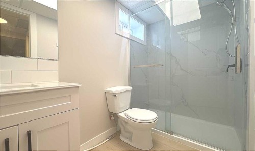 3229 19 Avenue Se, Calgary, AB - Indoor Photo Showing Bathroom