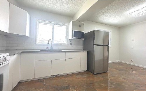 3229 19 Avenue Se, Calgary, AB - Indoor Photo Showing Kitchen