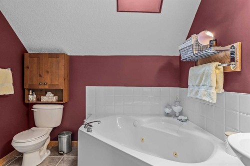 1112 Wilson Way, Canmore, AB - Indoor Photo Showing Bathroom