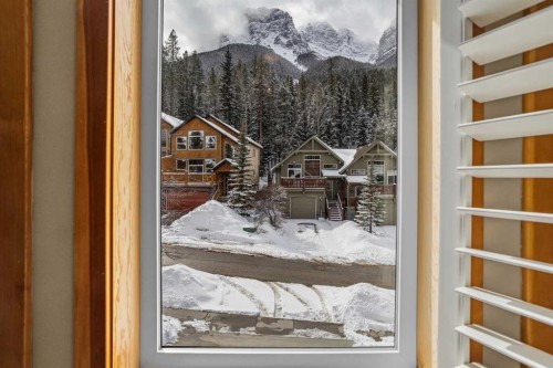 1112 Wilson Way, Canmore, AB - Indoor Photo Showing Other Room