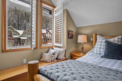 1112 Wilson Way, Canmore, AB - Indoor Photo Showing Bedroom