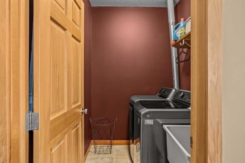 1112 Wilson Way, Canmore, AB - Indoor Photo Showing Laundry Room