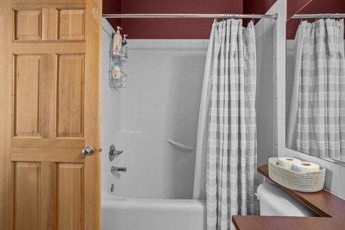 1112 Wilson Way, Canmore, AB - Indoor Photo Showing Bathroom