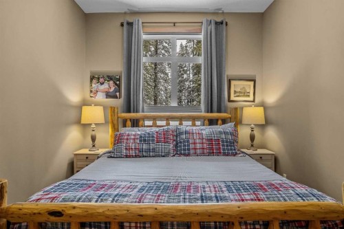1112 Wilson Way, Canmore, AB - Indoor Photo Showing Bedroom