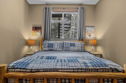 1112 Wilson Way, Canmore, AB - Indoor Photo Showing Bedroom