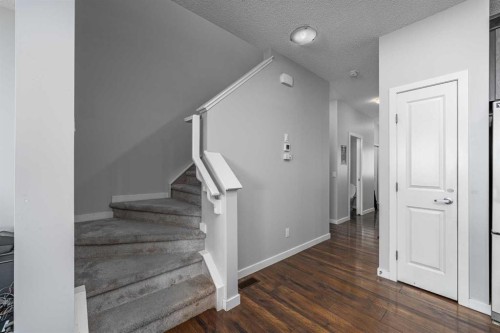 313 Hillcrest Road Sw, Airdrie, AB - Indoor Photo Showing Other Room