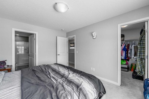 313 Hillcrest Road Sw, Airdrie, AB - Indoor Photo Showing Bedroom