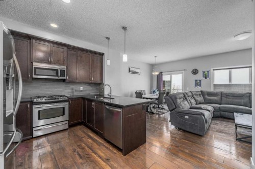 313 Hillcrest Road Sw, Airdrie, AB - Indoor Photo Showing Kitchen