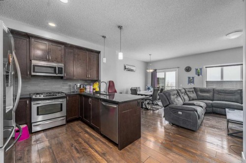 313 Hillcrest Road Sw, Airdrie, AB - Indoor Photo Showing Kitchen