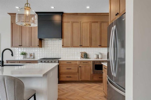 47 Sundown Crescent, Cochrane, AB - Indoor Photo Showing Kitchen With Upgraded Kitchen