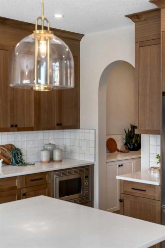 47 Sundown Crescent, Cochrane, AB - Indoor Photo Showing Kitchen