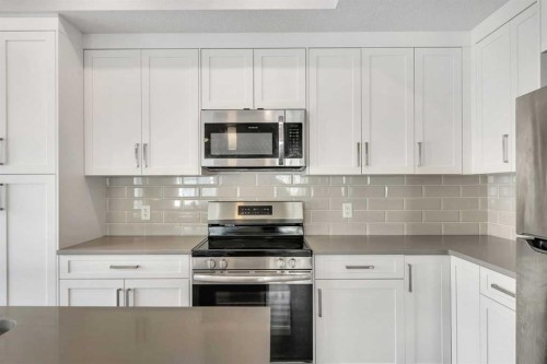 342 Canals Sw, Airdrie, AB - Indoor Photo Showing Kitchen With Upgraded Kitchen