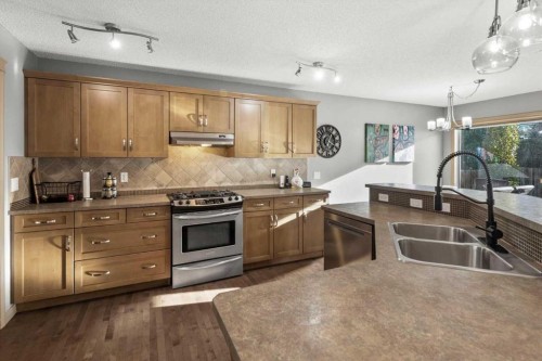 25 Tuscany Summit Terrace Nw, Calgary, AB - Indoor Photo Showing Kitchen With Double Sink With Upgraded Kitchen