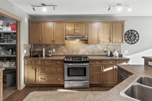 25 Tuscany Summit Terrace Nw, Calgary, AB - Indoor Photo Showing Kitchen With Double Sink