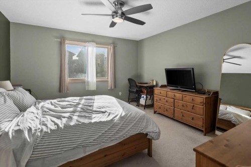 25 Tuscany Summit Terrace Nw, Calgary, AB - Indoor Photo Showing Bedroom