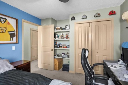 25 Tuscany Summit Terrace Nw, Calgary, AB - Indoor Photo Showing Bedroom
