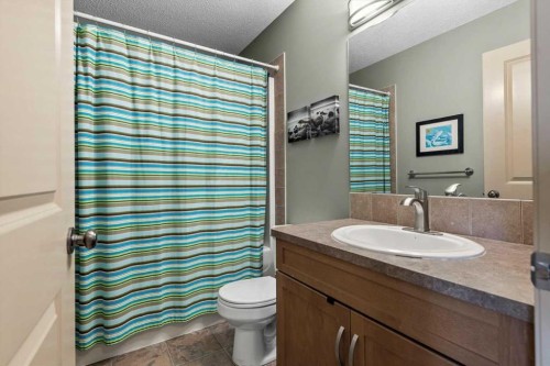 25 Tuscany Summit Terrace Nw, Calgary, AB - Indoor Photo Showing Bathroom