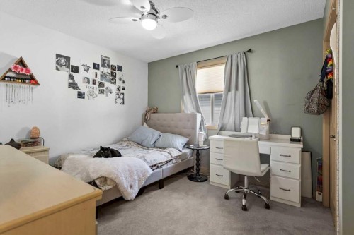 25 Tuscany Summit Terrace Nw, Calgary, AB - Indoor Photo Showing Bedroom