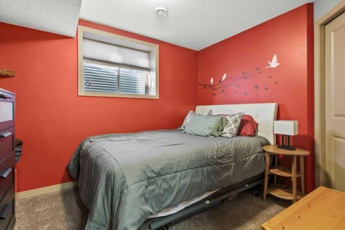 25 Tuscany Summit Terrace Nw, Calgary, AB - Indoor Photo Showing Bedroom